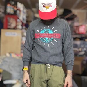 VTG Wilson Mens M International Sports Sweatshirt Gray Globe Earth Print USA 90s